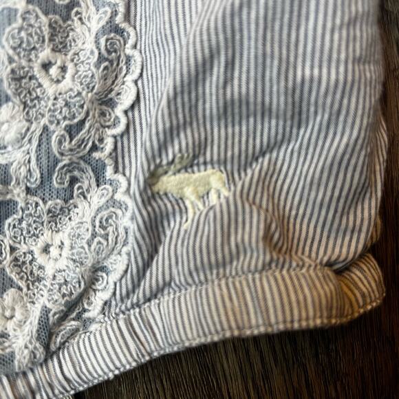 Abercrombie Kids Girl's SM Vertical Striped Floral Lace Overlay Gypsy Blouse - Picture 4 of 5